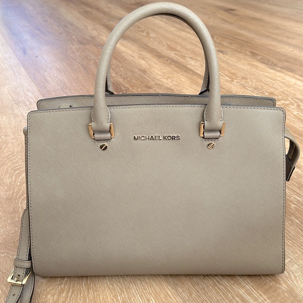 Michael Kors Selma handbag in Taupe with Gold Hardware